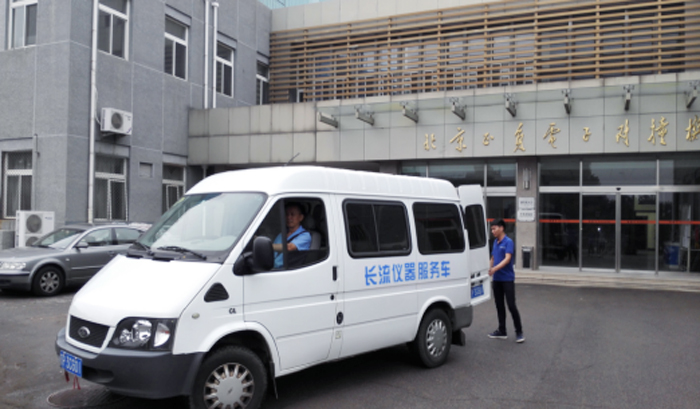 長流儀器服務車去正負電子例行檢修冷水機設備.jpg
