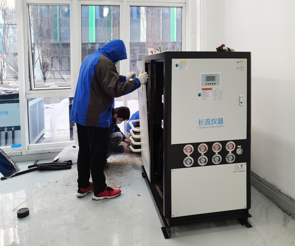 工業冷水機現場安裝.jpg